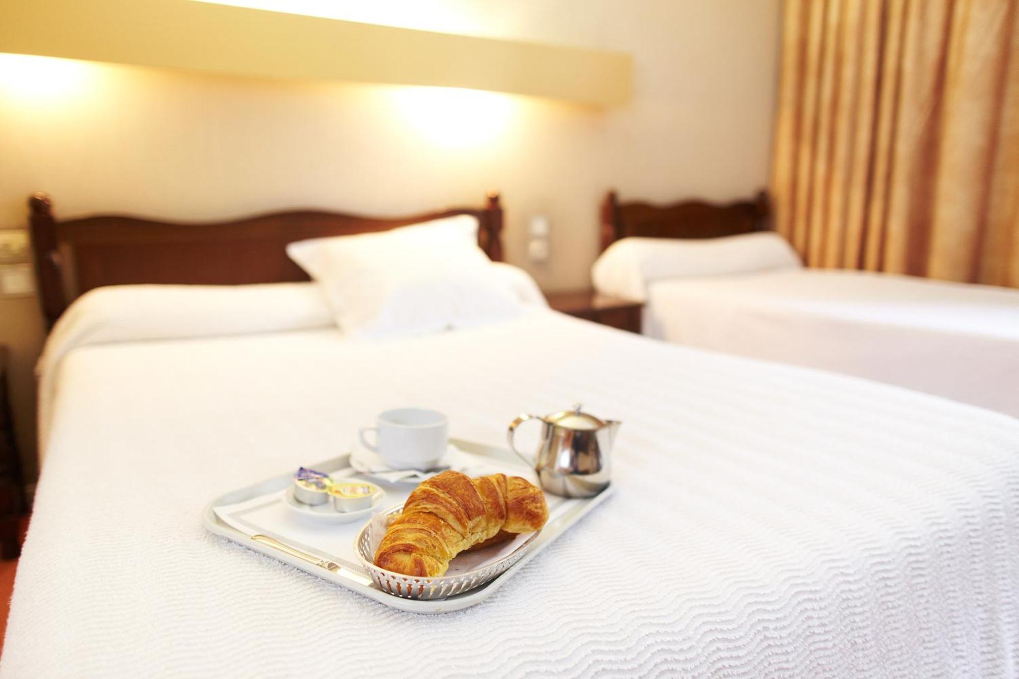 Hôtel de Paris Bagneres-de-Luchon Quarto foto